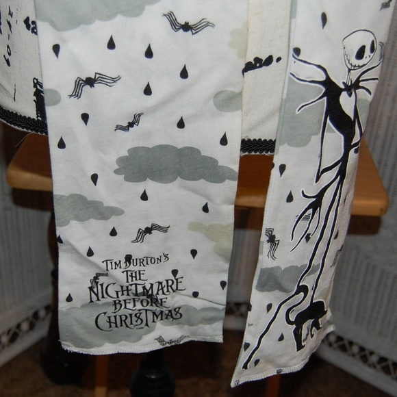 Tim Burton's The Nightmare Before Christmas Scarf - Picture 5 of 5
